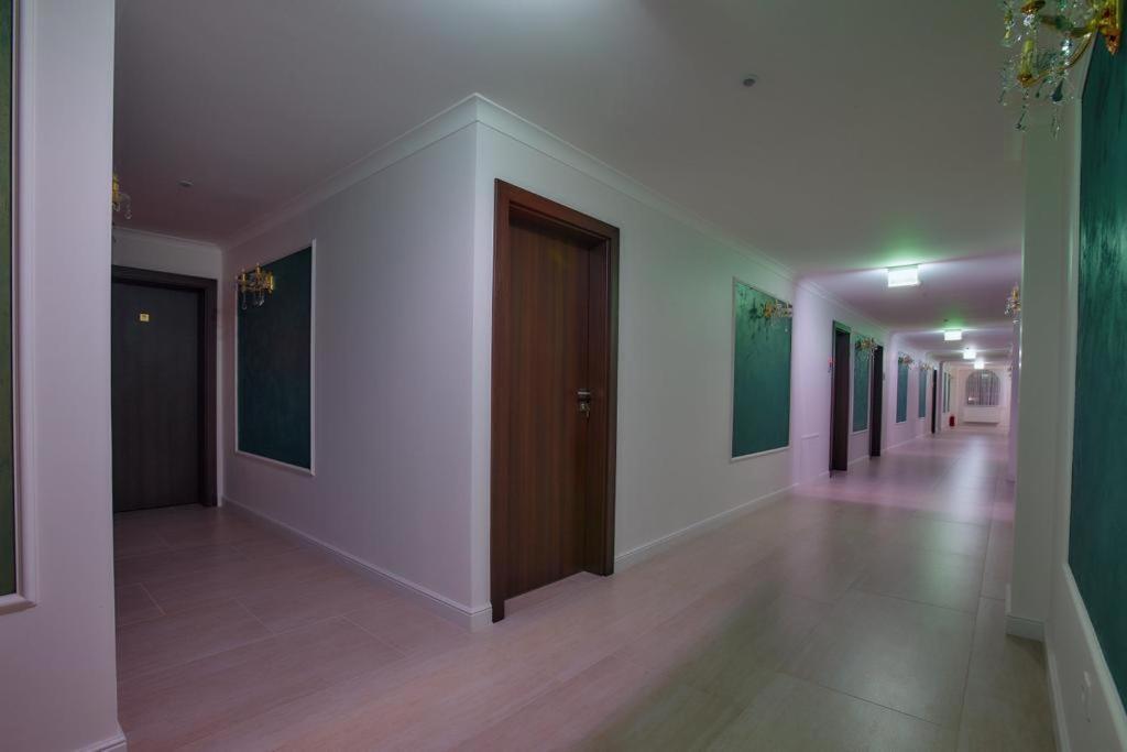 Hotel Imperium Botiz エクステリア 写真