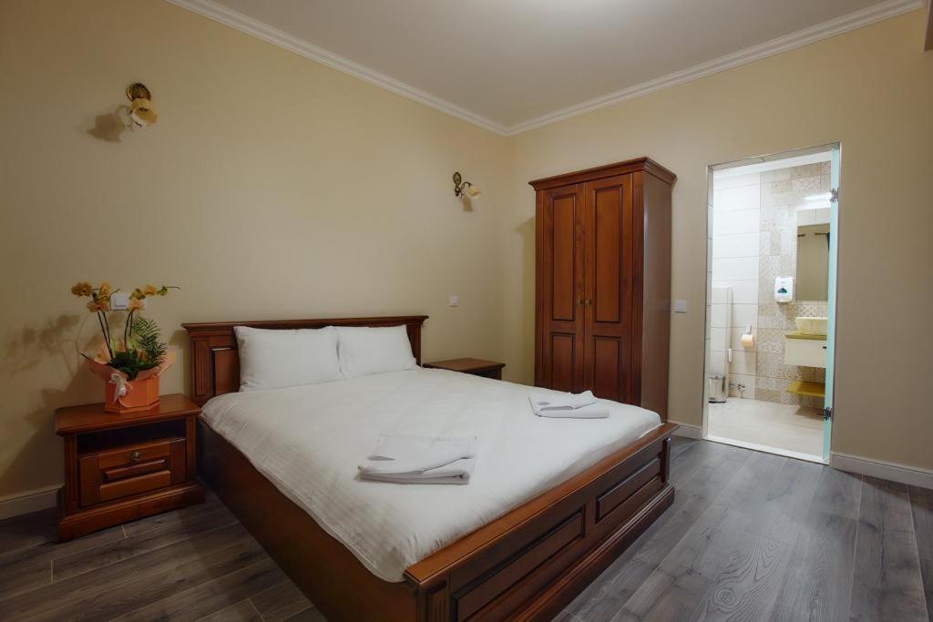 Hotel Imperium Botiz エクステリア 写真
